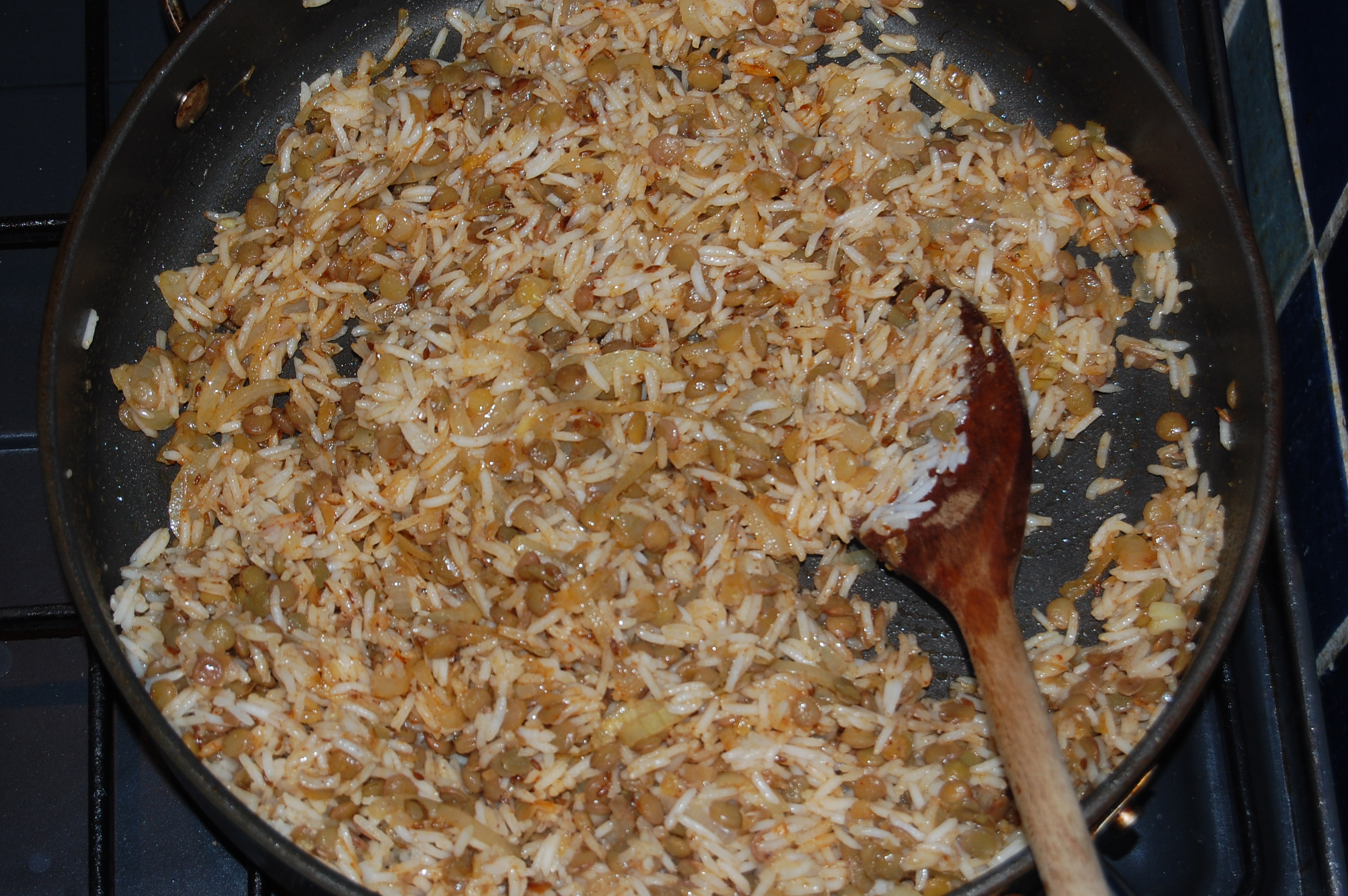 Arroz con coco y lentejas verdes