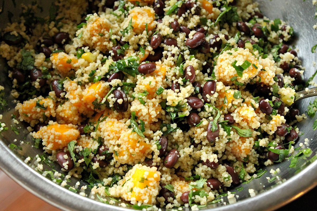 Ensalada de cous cous con mango y frijoles