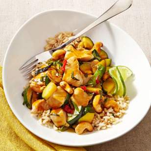 Pollo Thai con albahaca y marañon