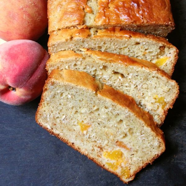 Peach cake with oats