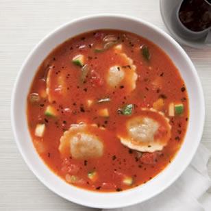 Sopa de ravioles con vegetales