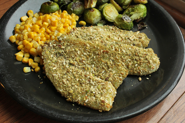 Tilapia "empanizada" con pistacho y avena