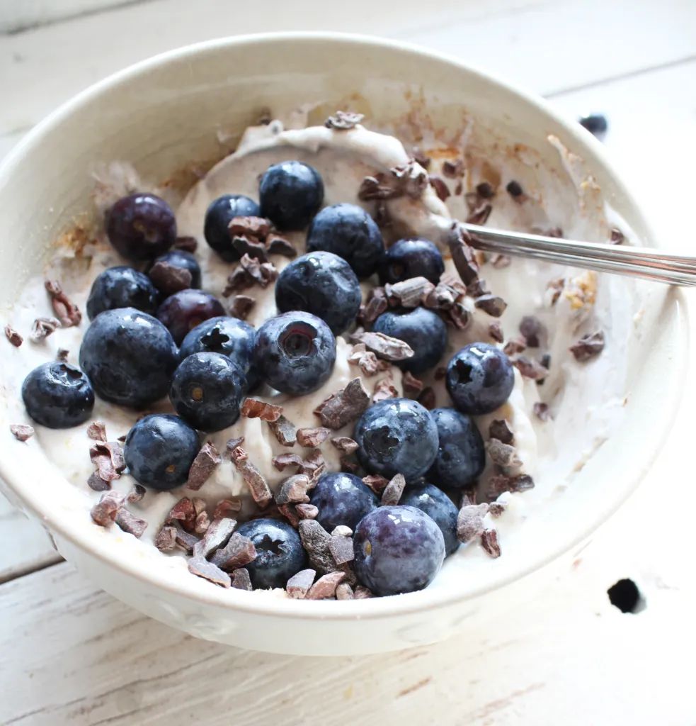High-Protein Yogurt with Chocolate and Blueberries